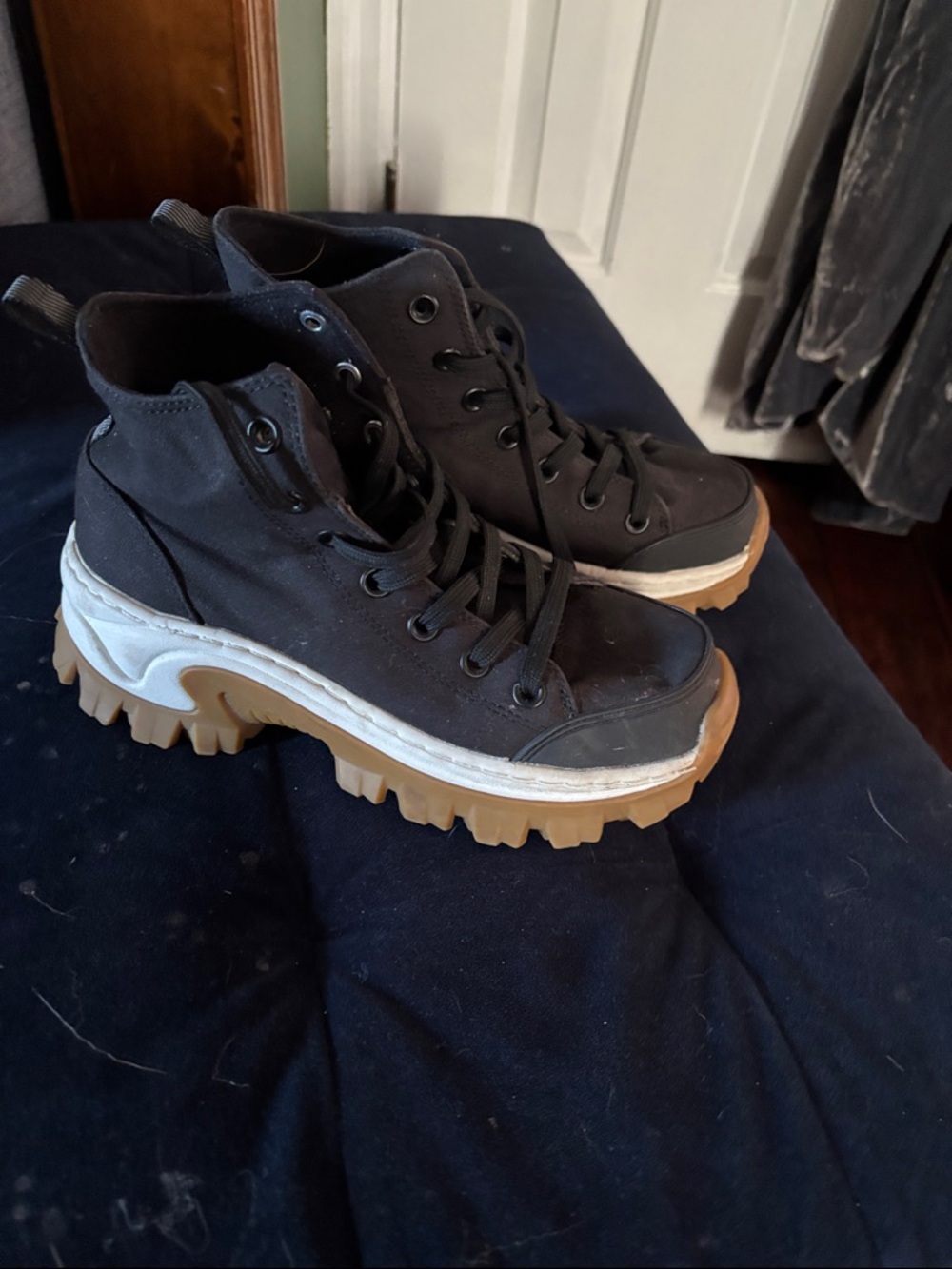 Sketchers Womans Black High-Top Canvas Lug Sole Sneakers - Rugged Urban Style
